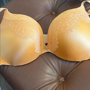 Victoria’s Secret very sexy Smooth Lace-Trim Underwire Bra in orange push-up 36D